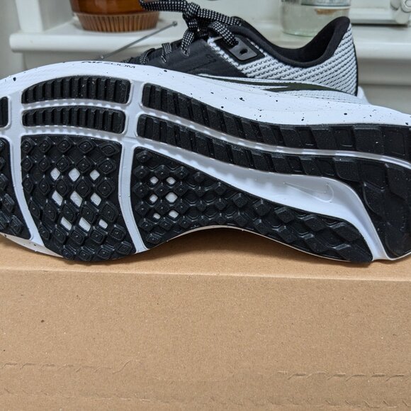 BNIB Nike Air Zoom Pegasus - sizes 8 + 8.5 available - Picture 4 of 6